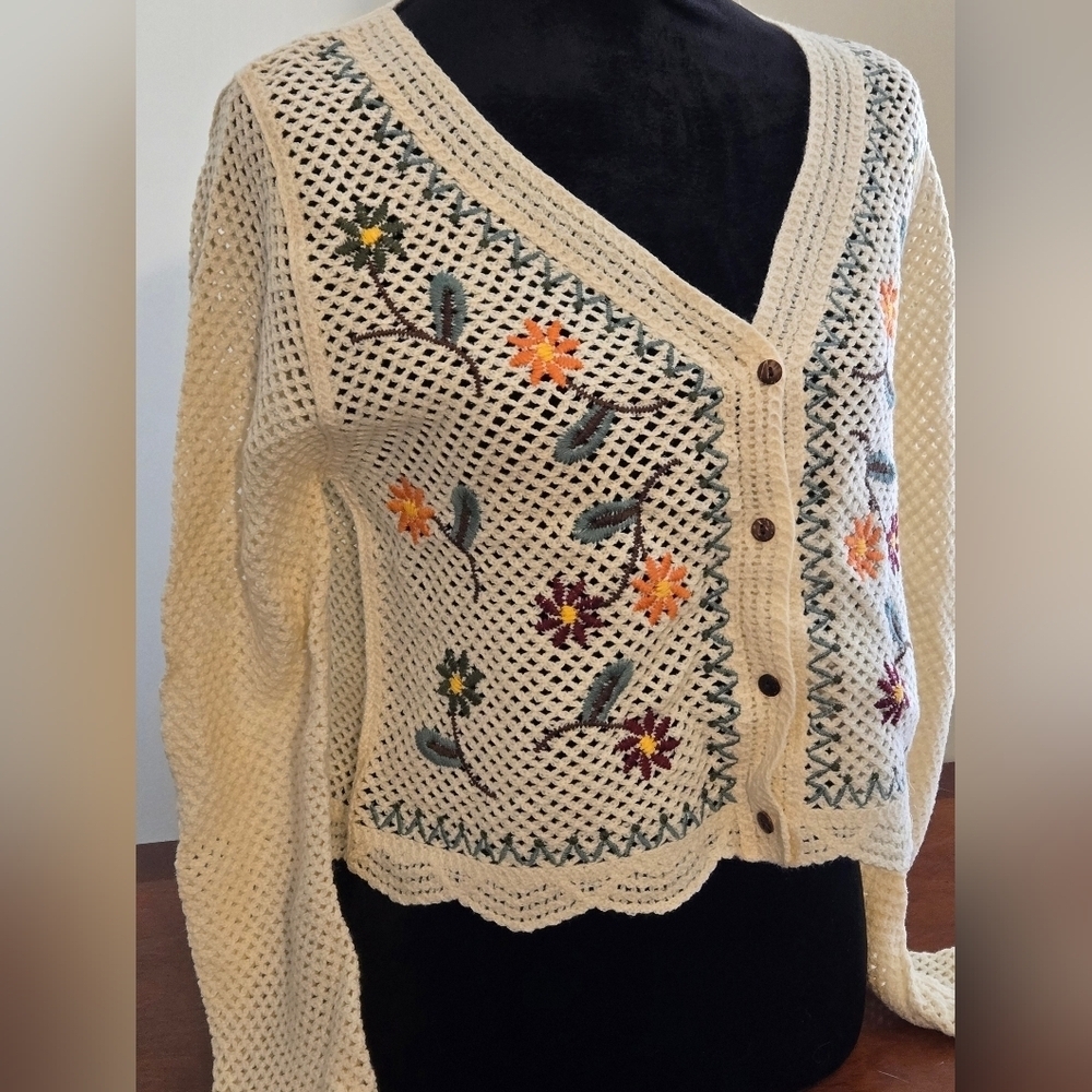 SHEIN Size Small Cream Embroidered Floral Cropped Long Sleeve Cardigan - Picture 2 of 9